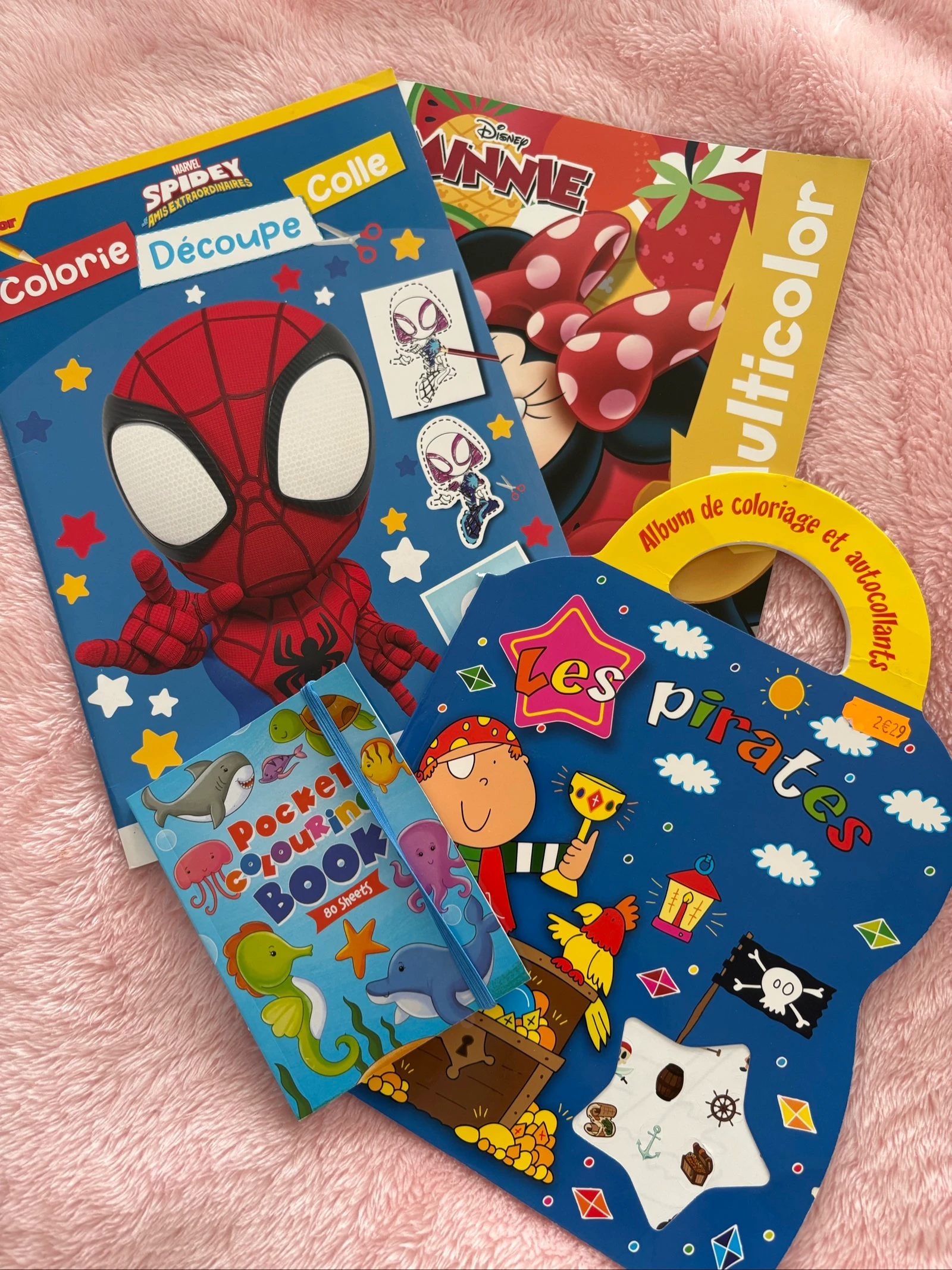 Lot de 4 livres d’activités & coloriages (Spidey, Minnie, Pirates, Animaux marins) 